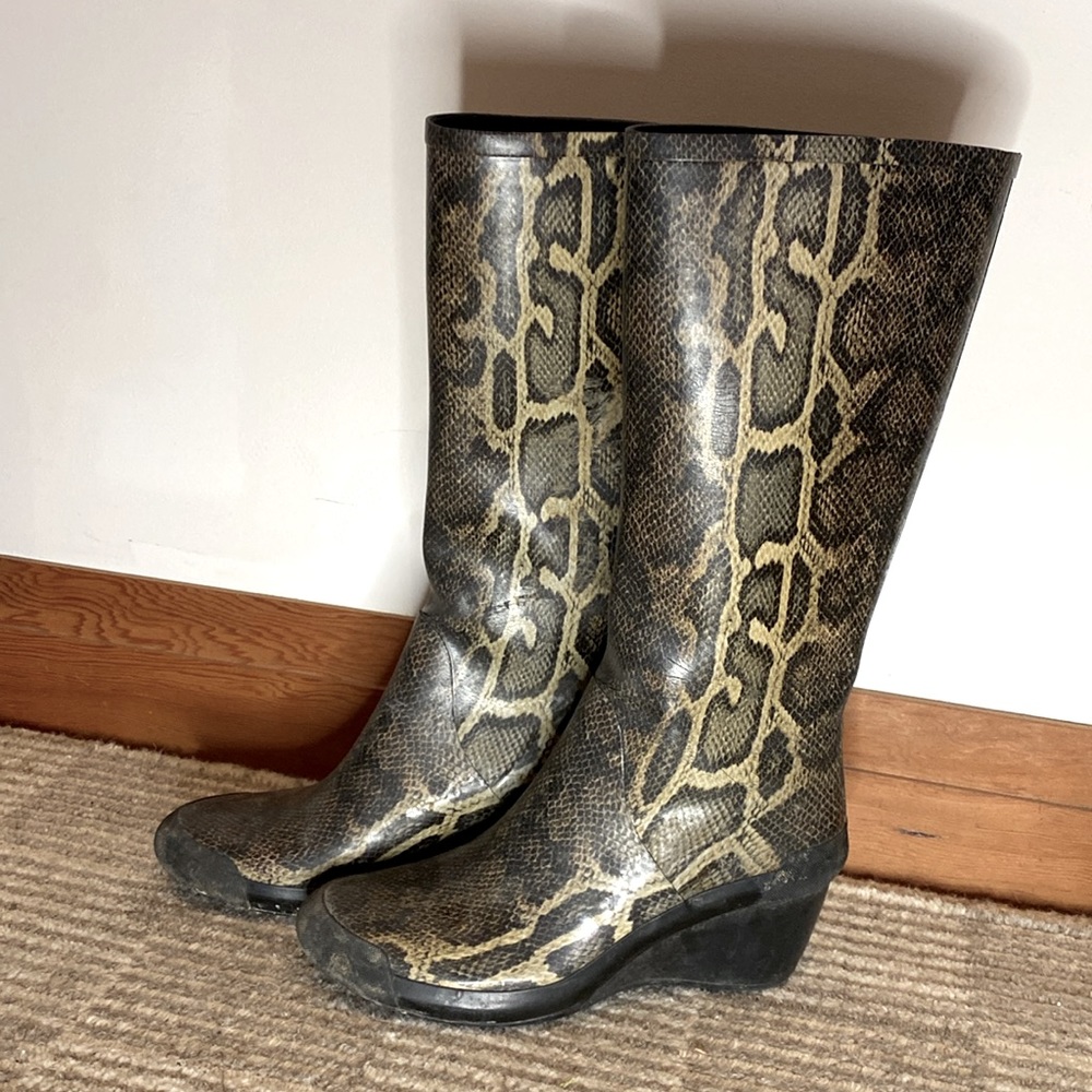Snake print rain boots. Animal print rain boots. Wedge boots. Faux Snakeskin.